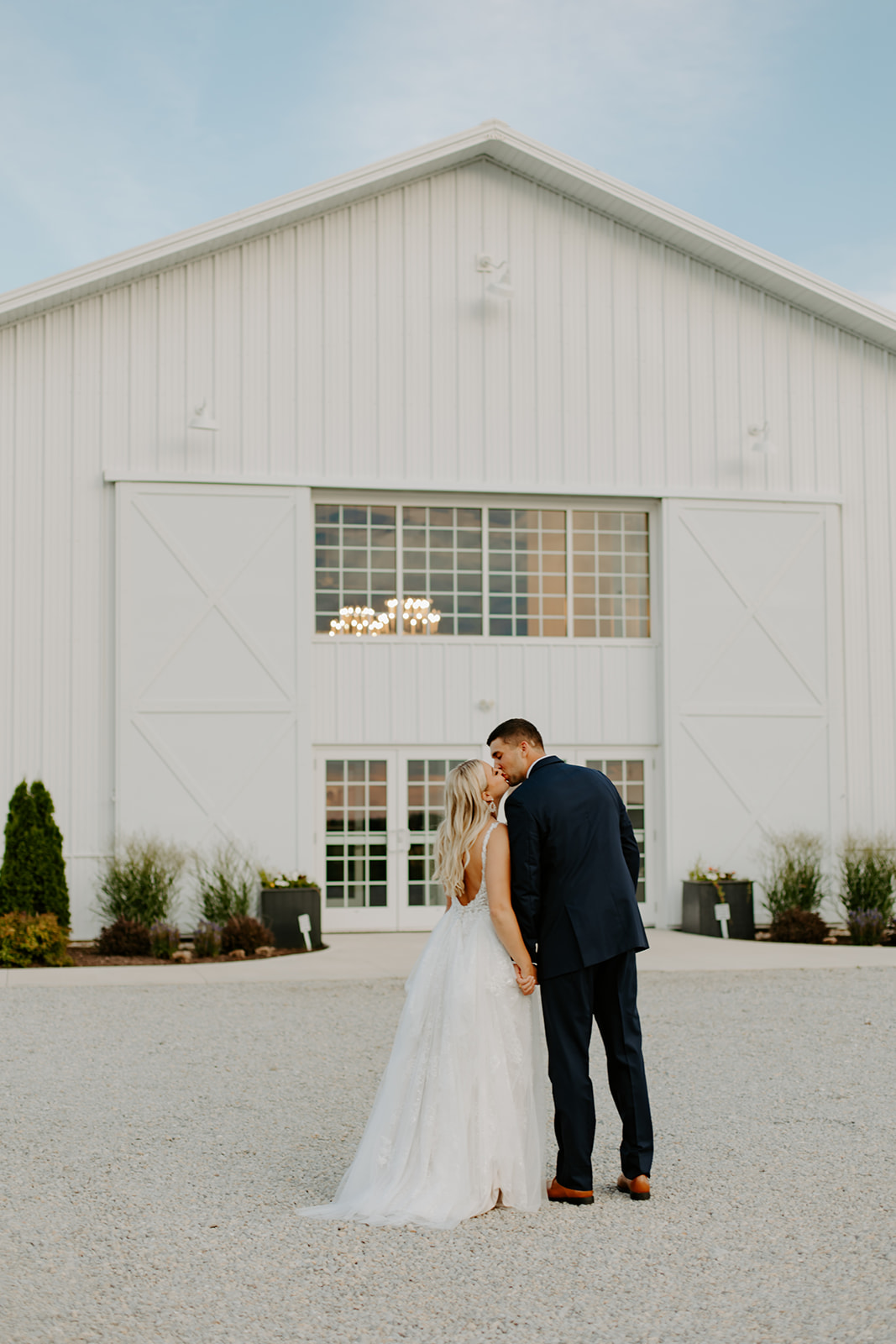 white barn wedding photography