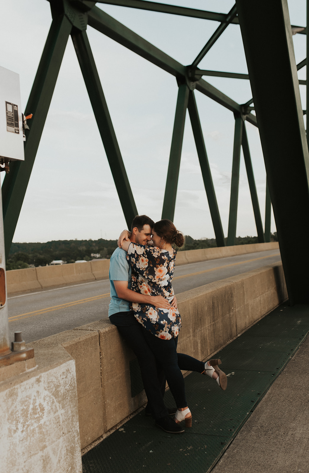 williamstown-marrietta bridge engagement pictures