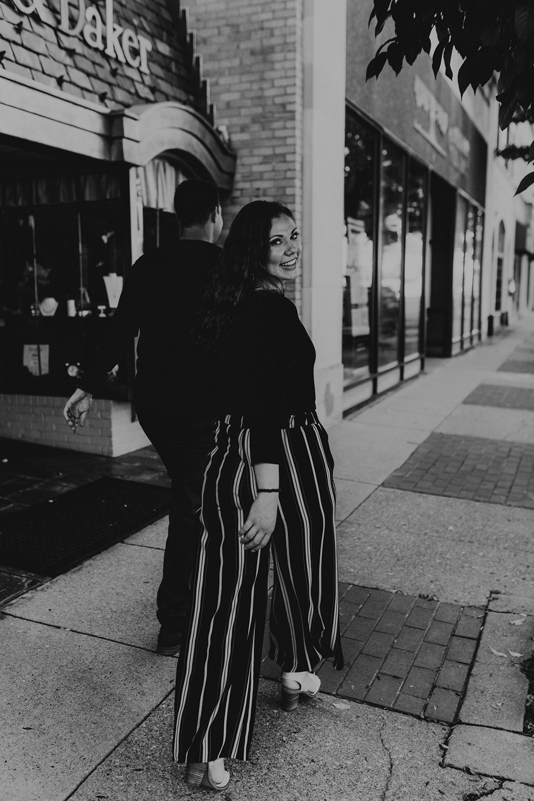 downtown marietta engagement pictures