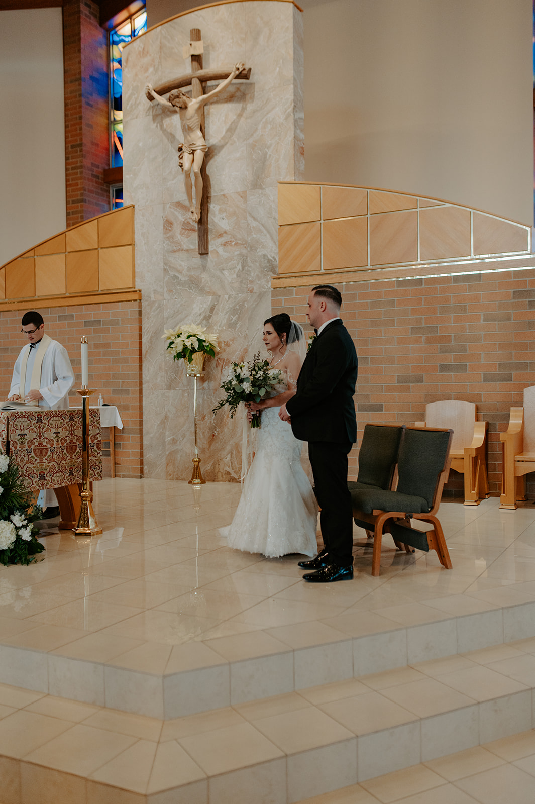 traditional church wedding photos